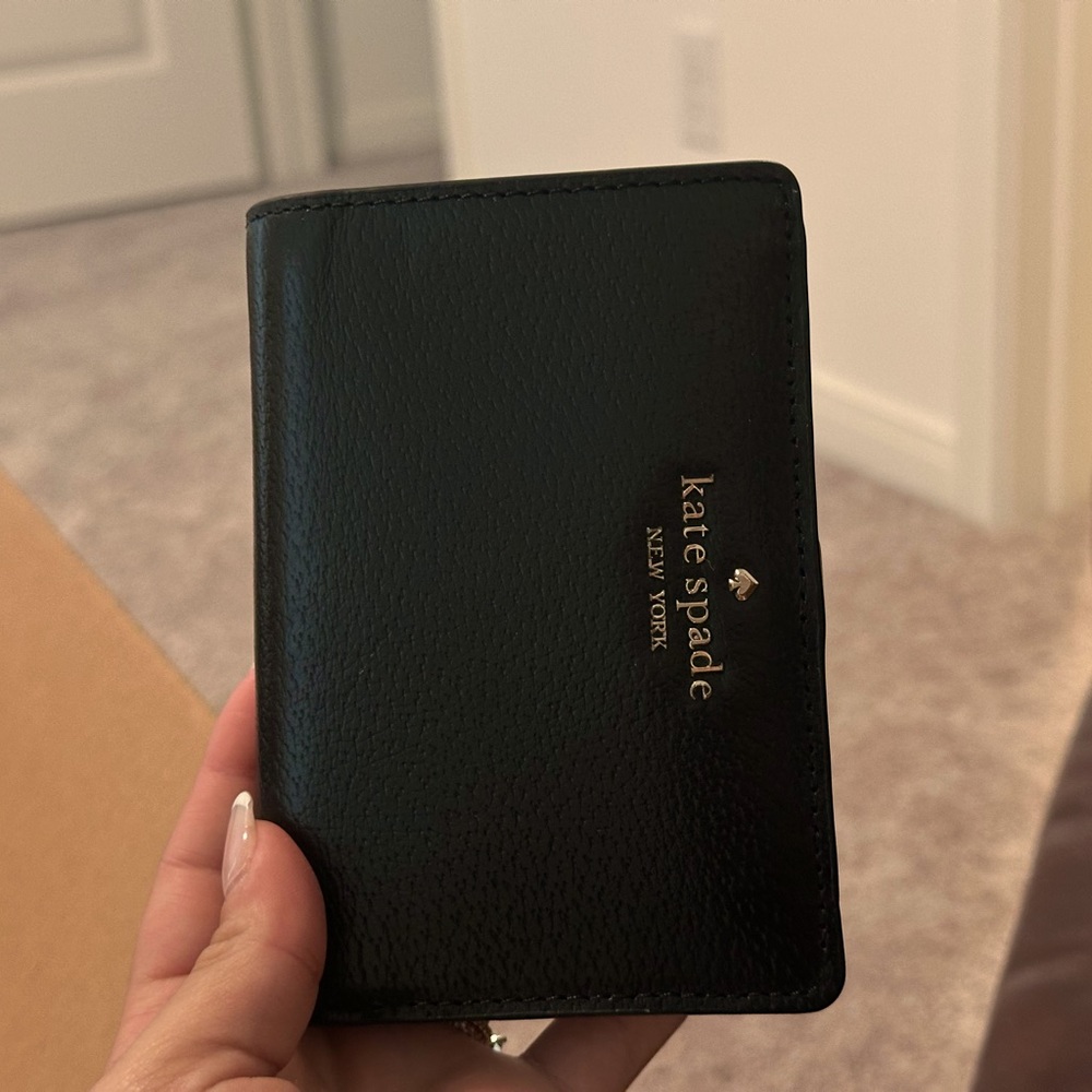 Kate Spade New York Medium Compacr Bifold wallet